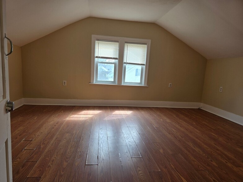 Building Photo - 27 Shelby St