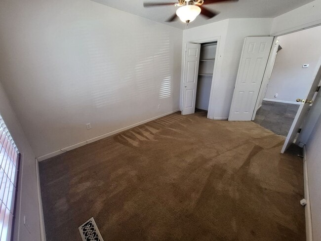 Building Photo - 323 Stillwater Dr