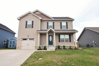 Building Photo - Sweet 4 br off Trophy Trace