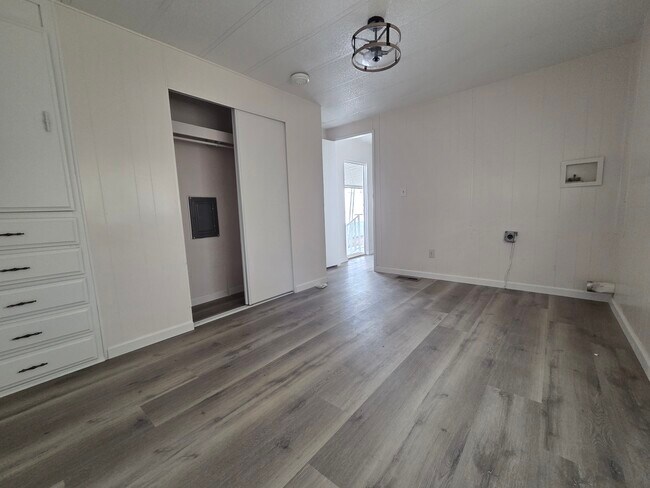 Building Photo - 3601 E Wyoming Ave