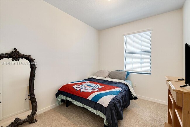 Building Photo - 834 SW 11th Ter