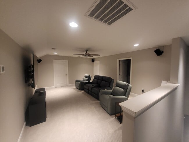 Building Photo - REDUCED!  5 bedroom/4 bath house in Berkshire Forest