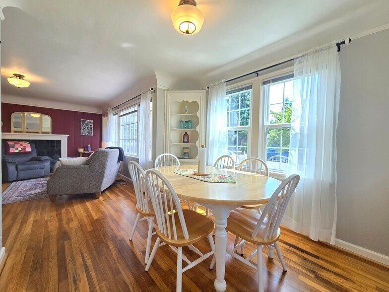 Building Photo - 1065 13th St NE