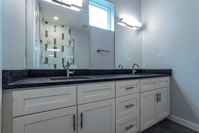 Building Photo - 6405 Chesterfield Ave