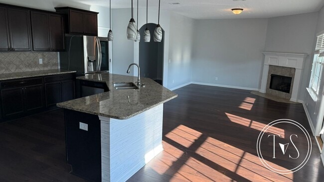 Building Photo - 983 Oak Crest Dr