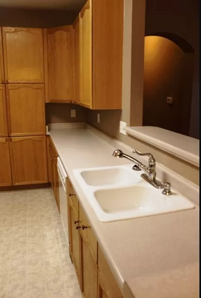 Building Photo - Commuter’s Dream! Spacious 3BD/2BA Cherry ...
