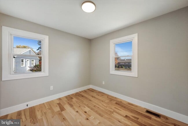 Building Photo - 2414 Phillips Dr