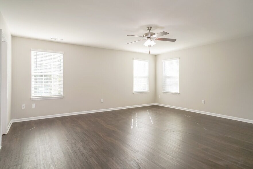 Building Photo - 170 S Great White Way