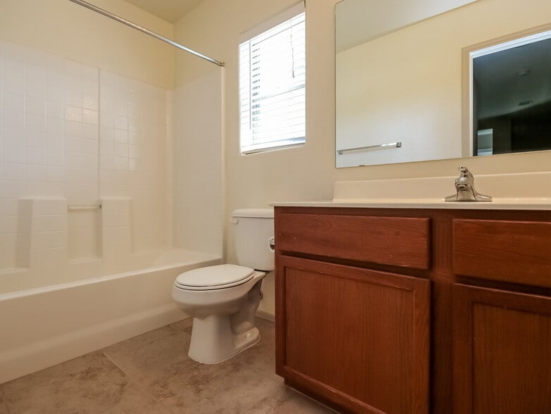 Building Photo - 15445 W Jenan Dr