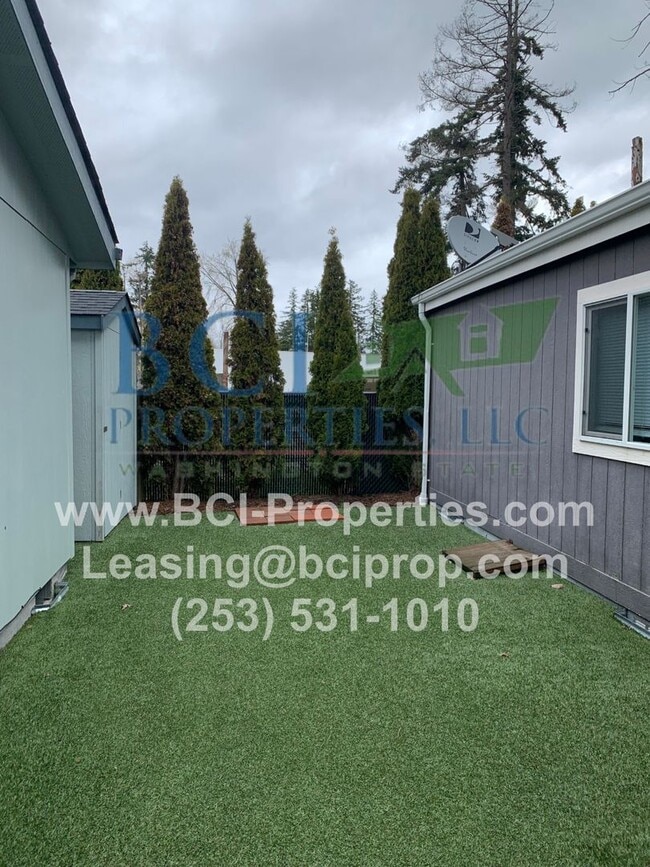 Building Photo - 3 BEDROOM, 2 BATH AVAILABLE $1795.00
