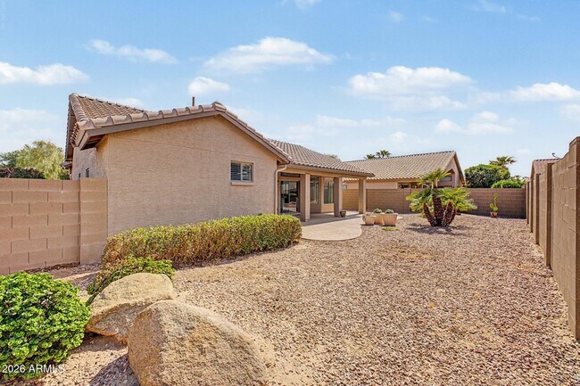 Building Photo - 16110 W Vale Dr