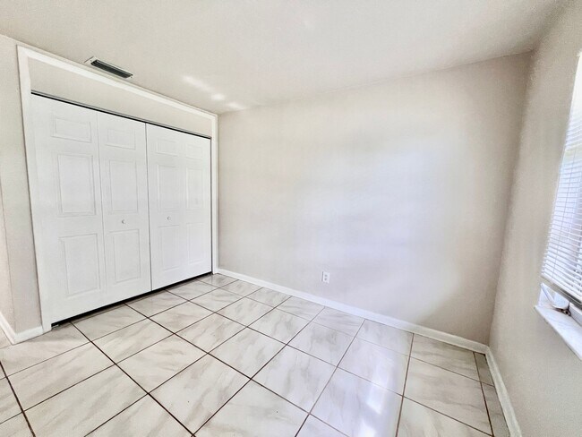 Building Photo - Live Comfortably in SE Cape Coral – Bright, Remodeled Home for Rent