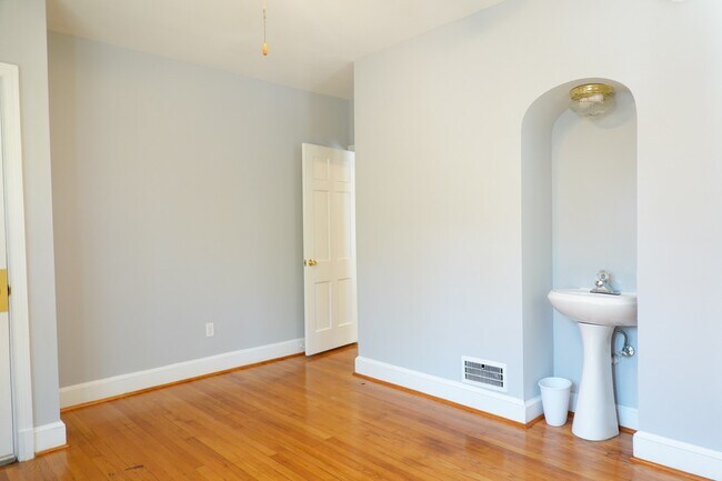 Building Photo - 800 Maplewood Ave