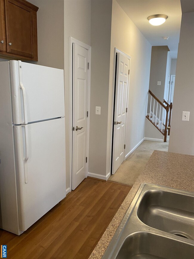 Building Photo - 156 Villa Circle