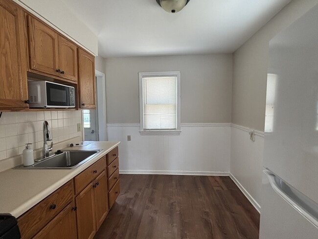 Building Photo - 1548 Thalia Ave