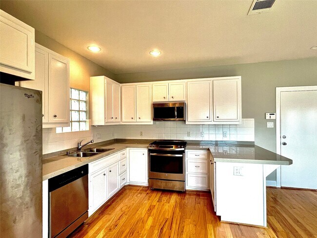 Building Photo - 3731 Main Poplar Dr