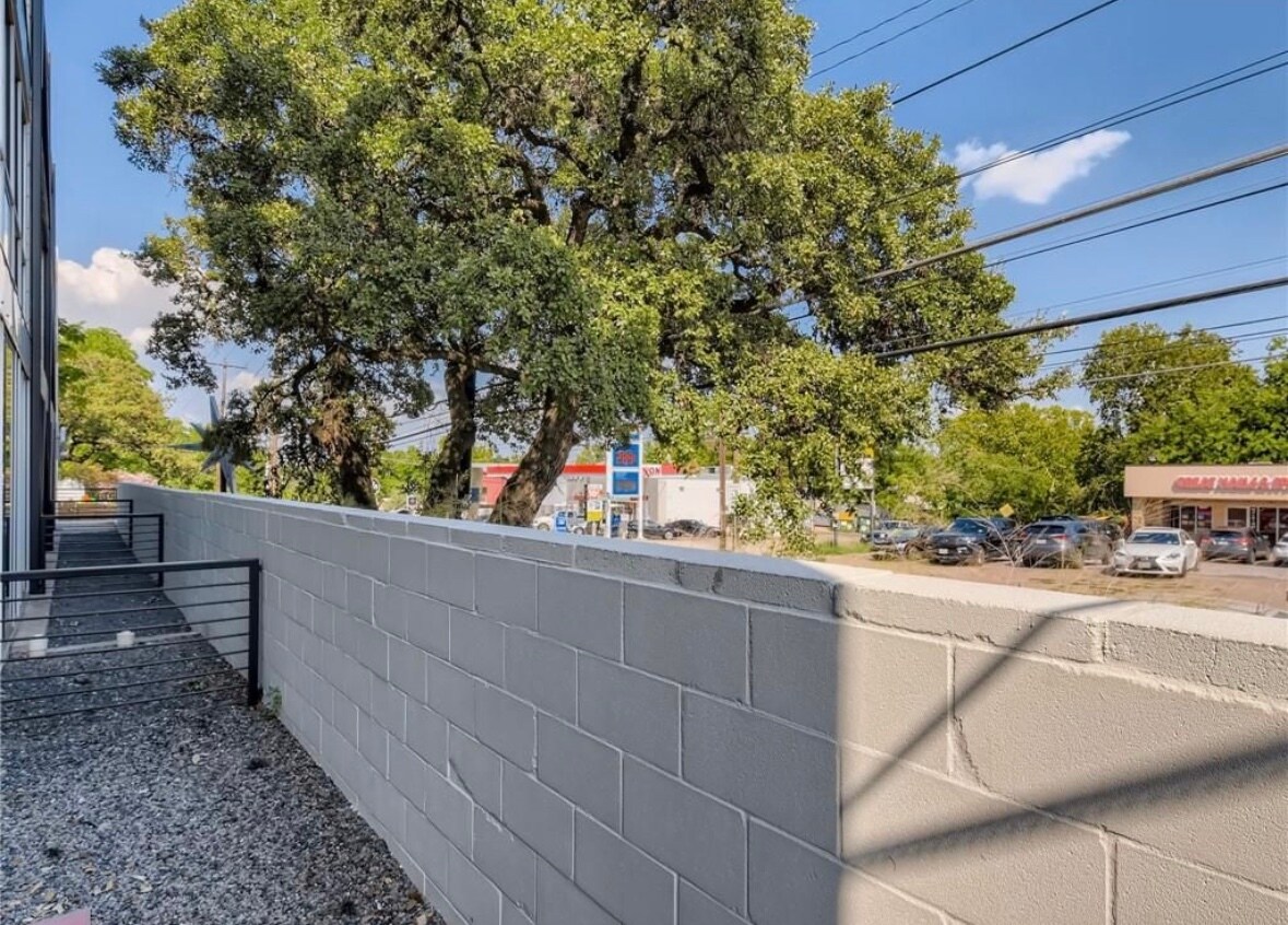 Small outdoor space for plants. - 2906 S 1st St