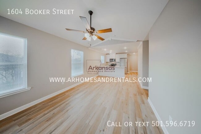 Building Photo - 1604 S Booker St