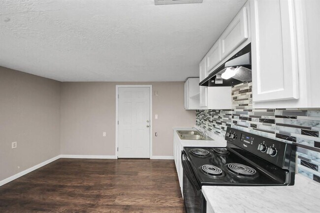 Building Photo - 5747 Turtle Creek Rd