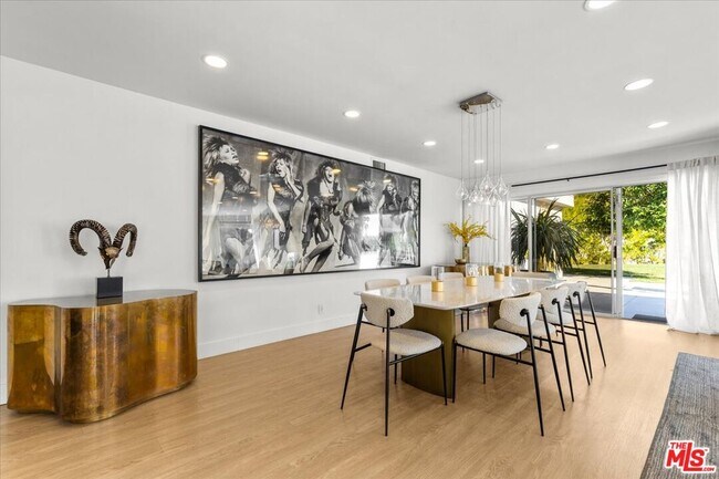 Building Photo - 1650 Clear View Dr