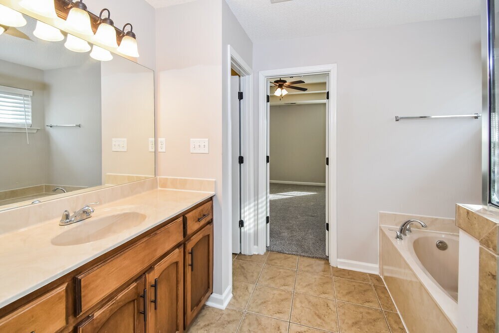Building Photo - 7860 Ridgedale Dr