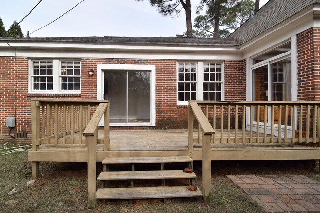 Building Photo - Charming 3 Bedroom Home in Desirable Heath...