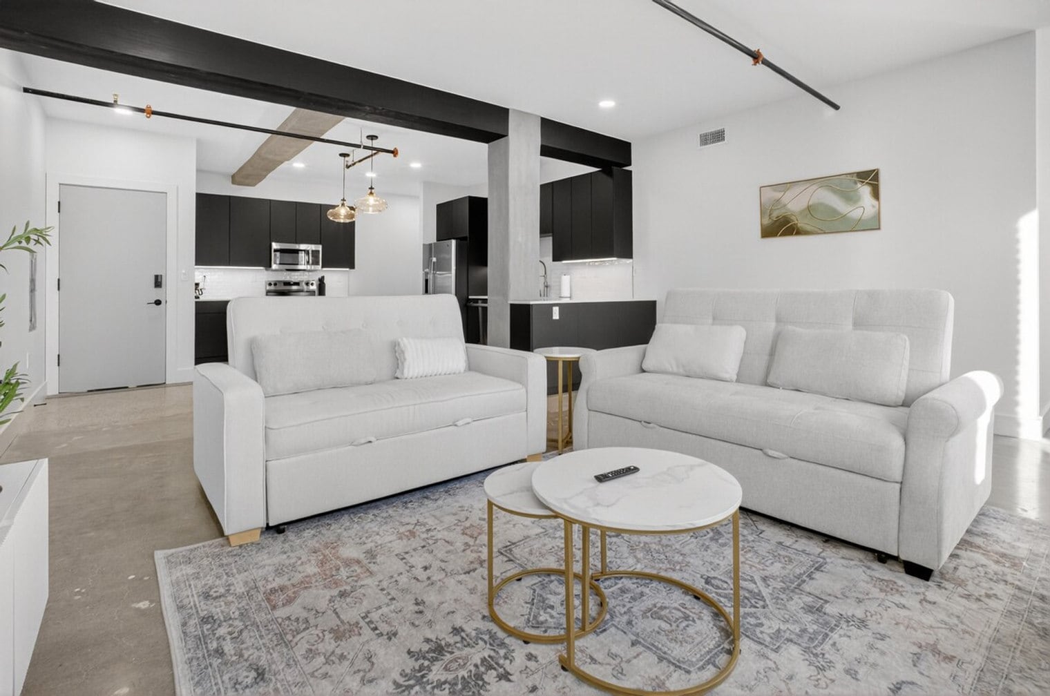 Building Photo - 100 W 5th St