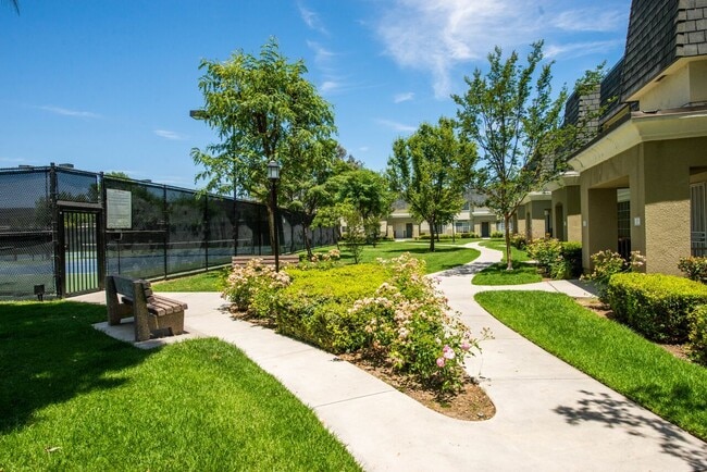 Building Photo - Briarcliffe Townhouse Updated Inside and Out