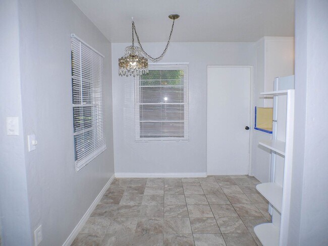 Building Photo - Charming Ocean Beach Home!