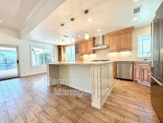 Building Photo - 24302 Ponchartrain Ln