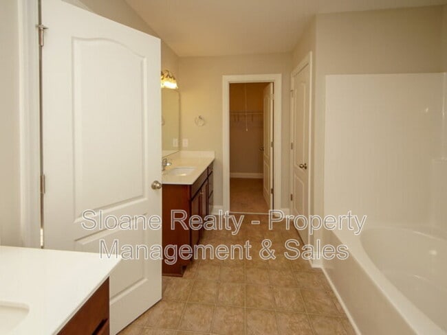 Building Photo - 4137 Rigsby Ln