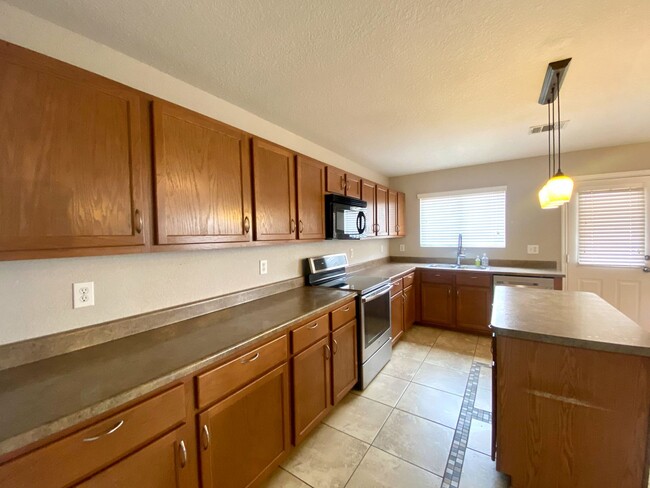 Building Photo - $300 OFF 1ST MONTH RENT IF YOU MOVE IN WIT...