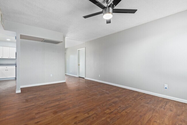 Building Photo - Beautifully updated Phoenix home!