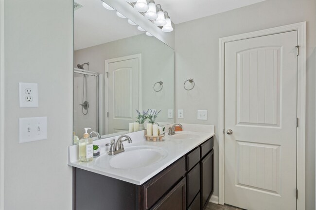 Building Photo - 1122 Cotillion Dr