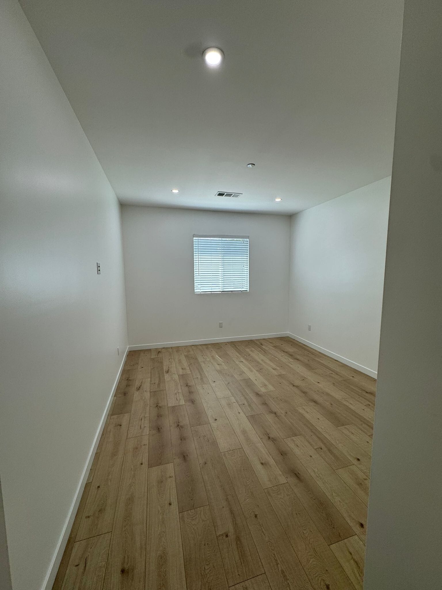 Building Photo - 6731 Kraft Ave