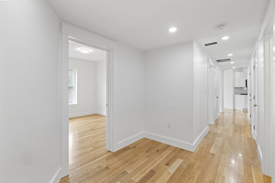 Building Photo - 401 Columbia St