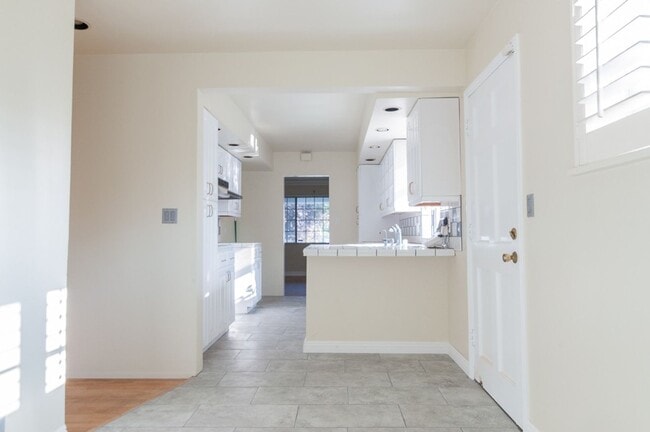 Building Photo - Beautiful single family house for rent