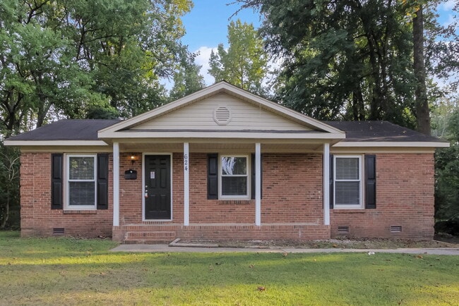 Building Photo - 624 Dobson Dr