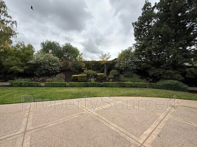 Building Photo - 1550 Naples Ct