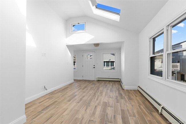 Building Photo - 75 Wisconsin St