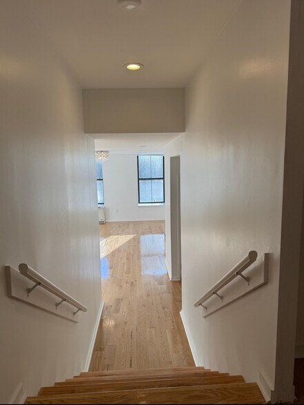 Building Photo - 1 Greene St