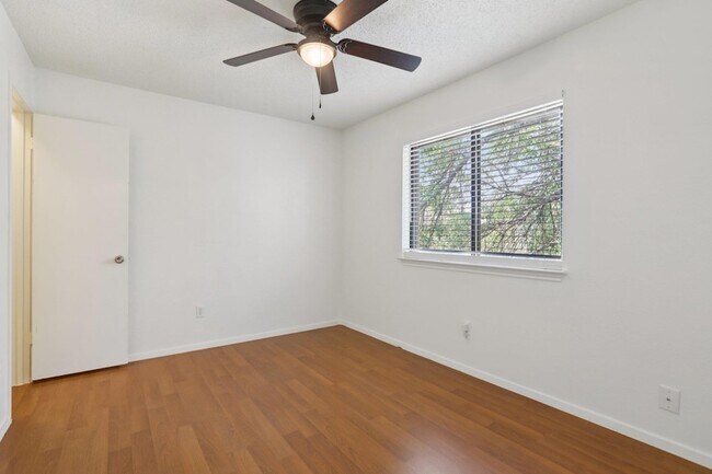 Building Photo - 1300 Tuxford Cove