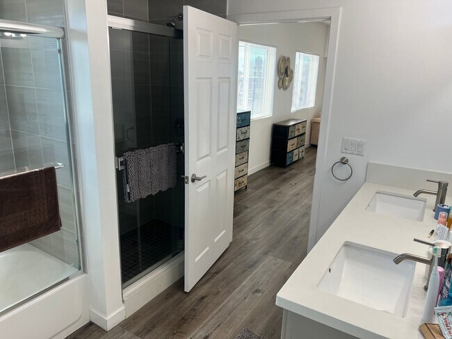 Building Photo - 1119 N Berendo St