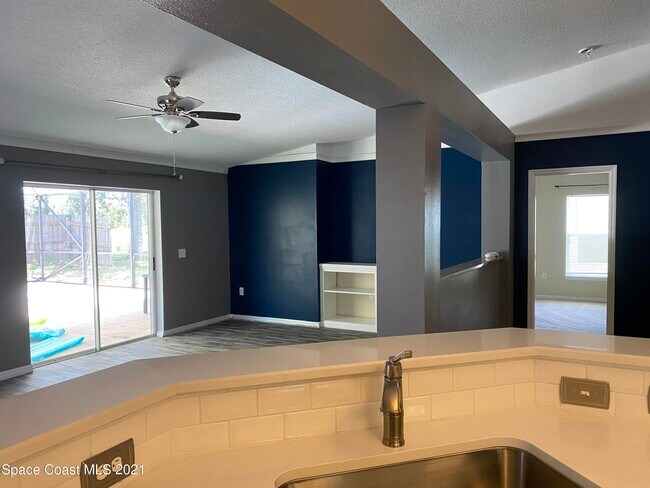 Building Photo - 4346 Four Lakes Dr