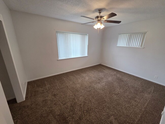Building Photo - Charter Oak Home with 3 bedrooms, 2.5 baths
