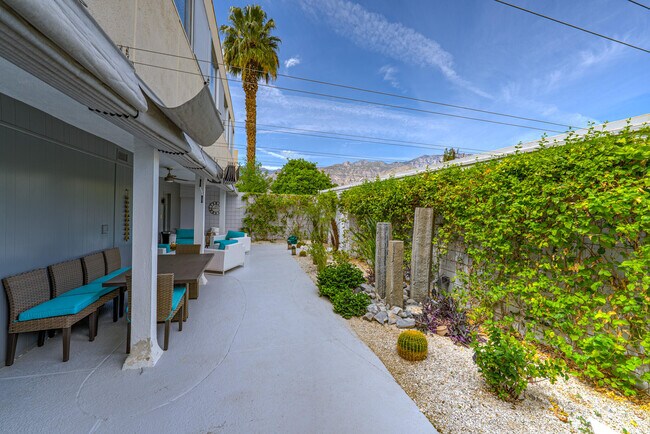 Building Photo - 477 Desert Lakes Dr