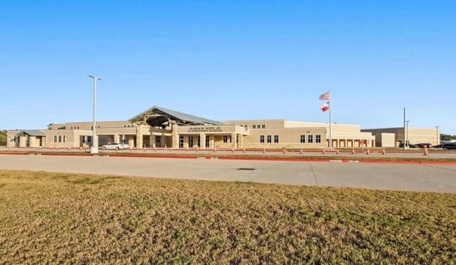 Building Photo - 16779 Country W Dr
