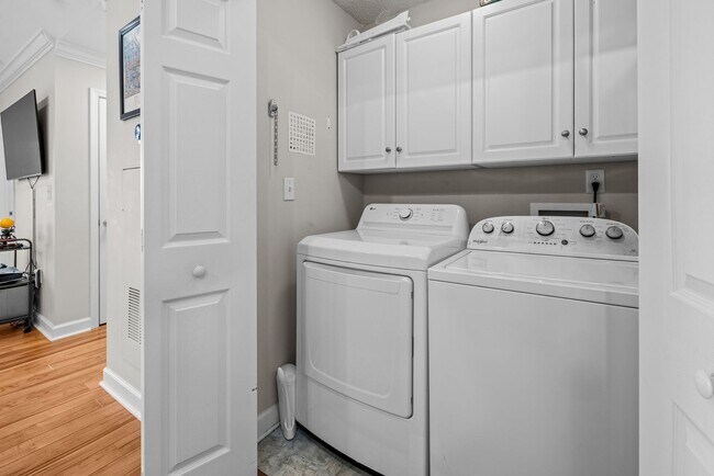 Building Photo - 433 Harts Cove Way