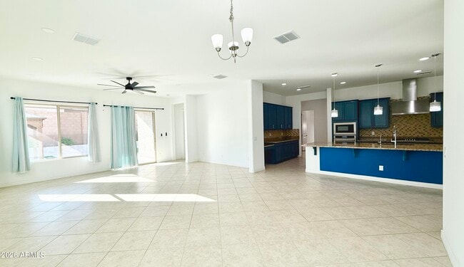 Building Photo - 3355 E Constance Wy