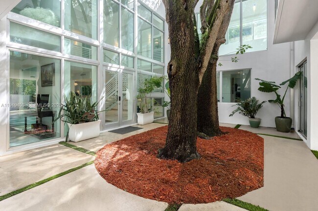 Building Photo - 3861 Kumquat Ave